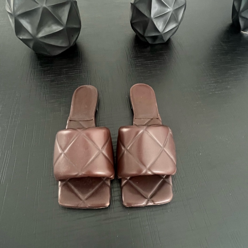 Bottega veneta slides